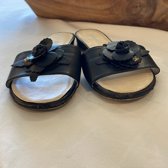 Chanel Black Camellia Embellished Leather Slide sandal shoes Size 39 - Picture 11 of 11
